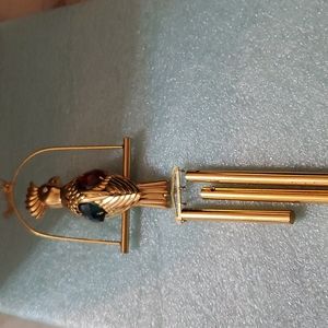 GOLDEN PARROTT WIND CHIME WITH RHINESTONES. ALSO CAN BE USED AS AN ORNAMENT.